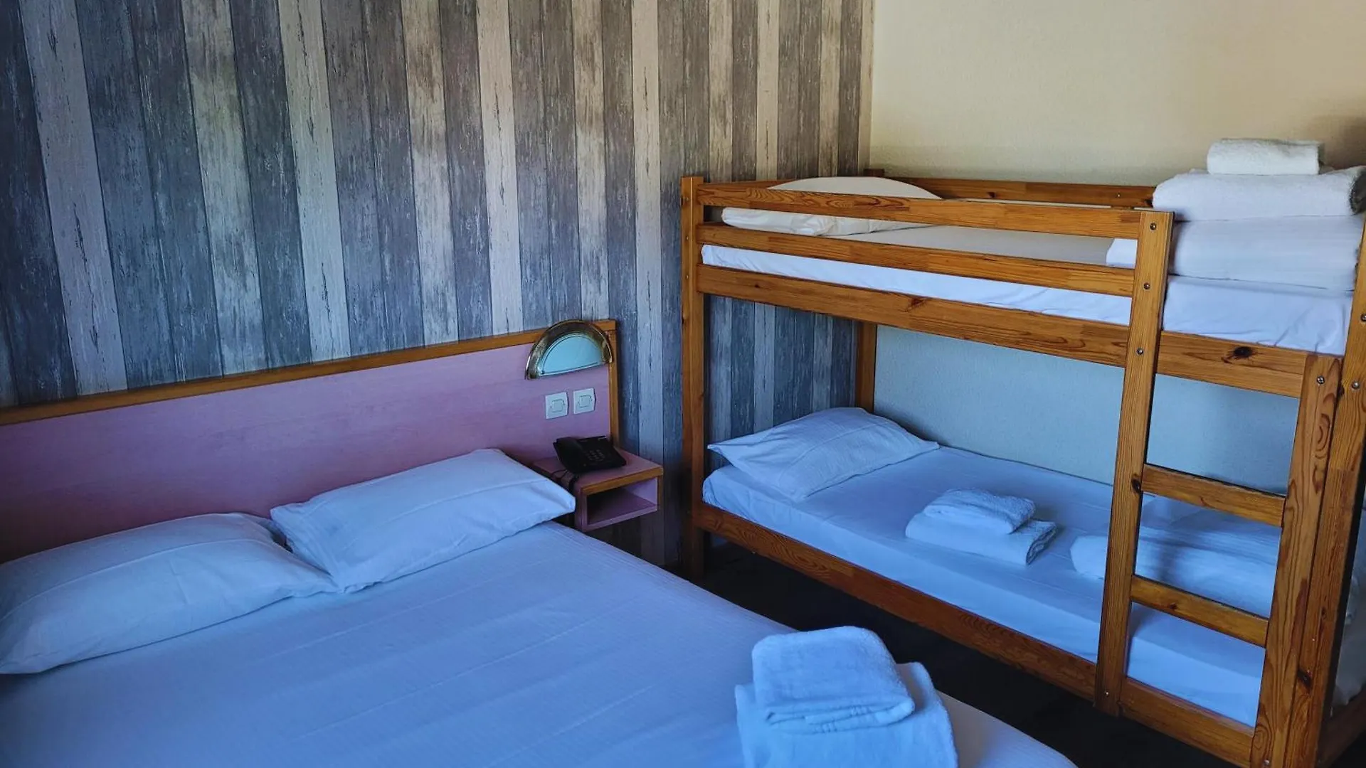 Hotel Restaurant Les Chataigniers بريفاس